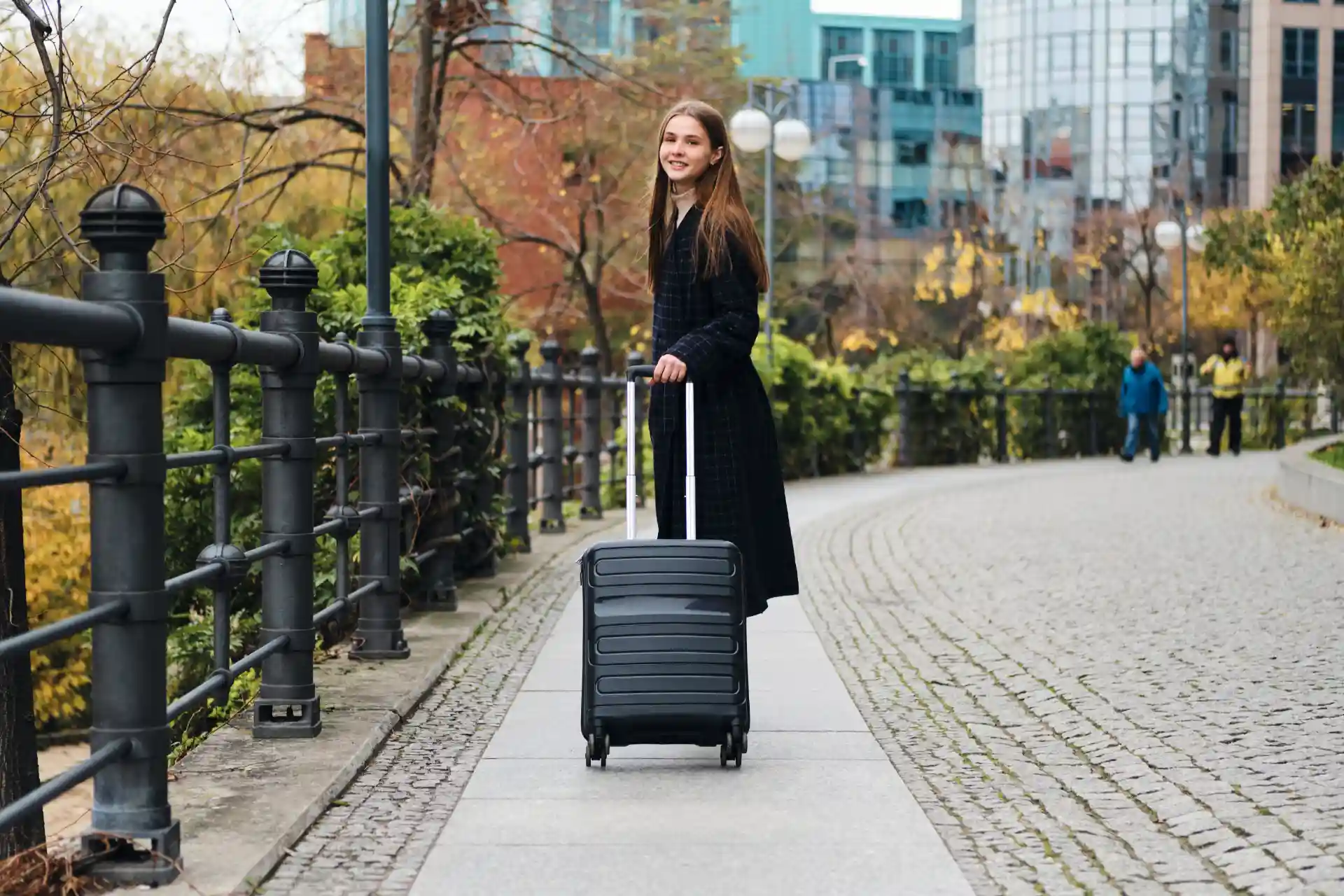 The Travel Convenience of Medium Luggage Most People Overlook